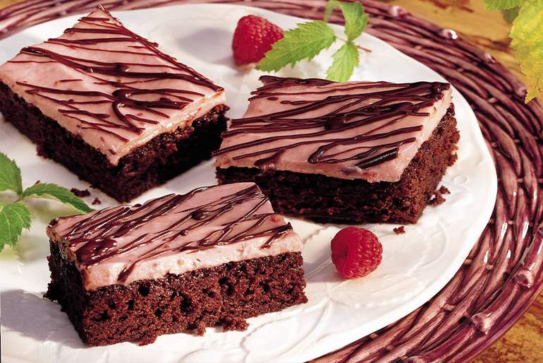 Brownies with a raspberry coat