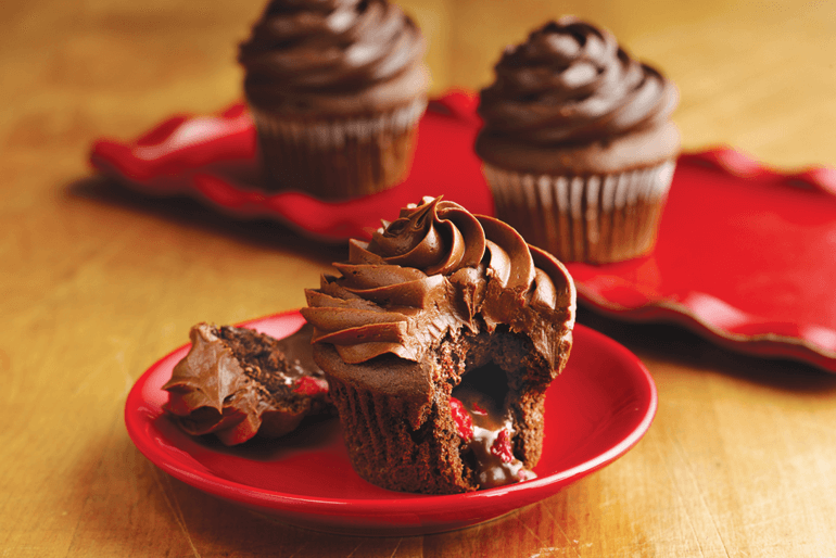 Receta cupcakes de chocolate rellenos de fresa