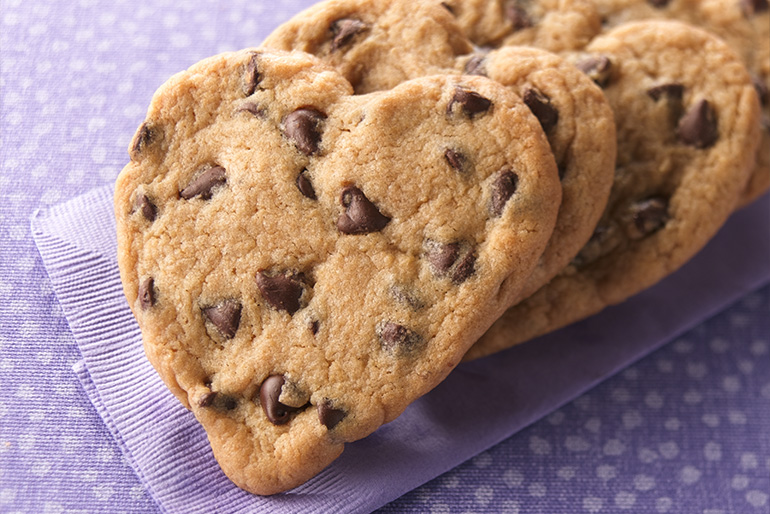 Galletas de chispas de chocolate en forma de corazón